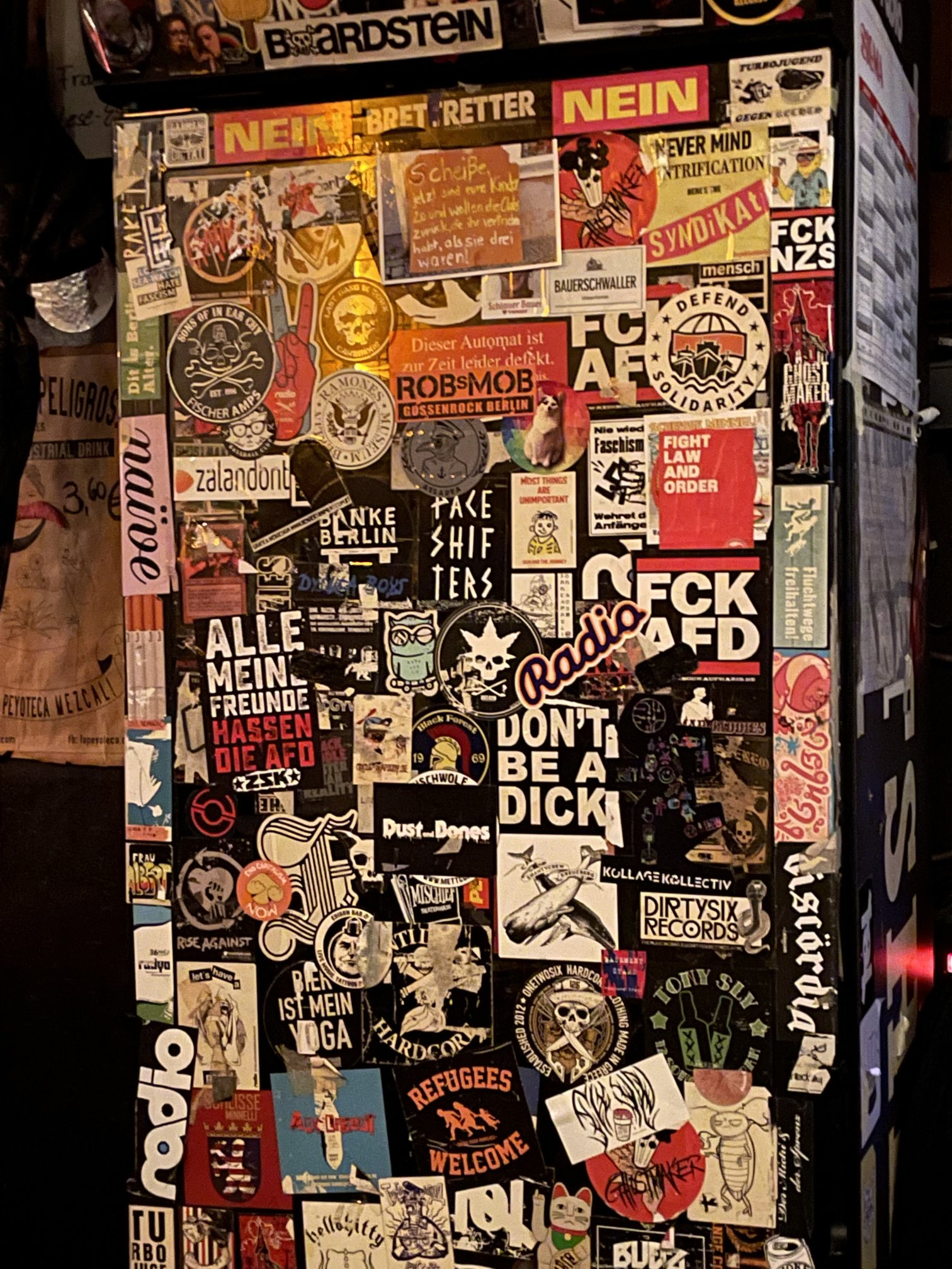 Akciddento sticker spotting…